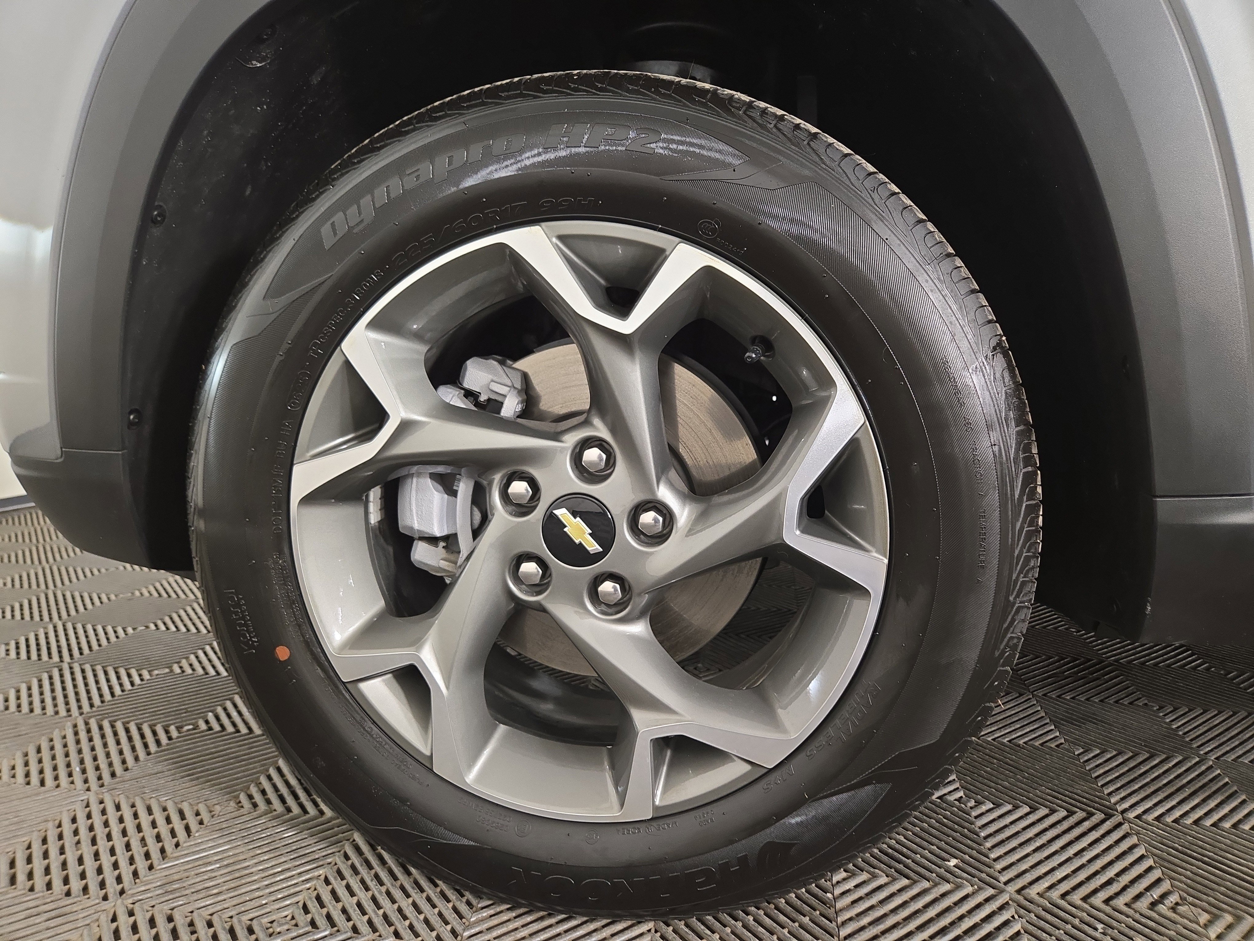 Used 2025 Chevrolet Trax LT w/ LT Convenience Package image 34