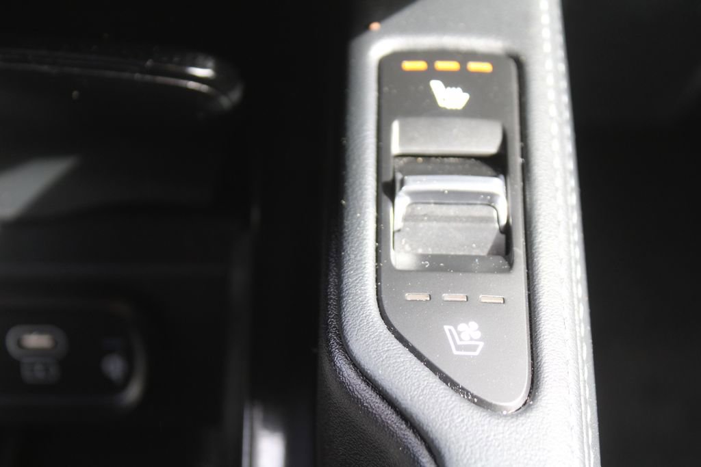 Certified 2024 Kia Telluride EX w/ EX Captain's Chair Package image 46