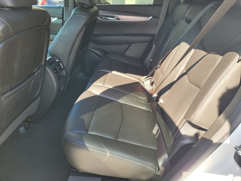 Certified 2023 Cadillac XT5 Luxury FWD image 12