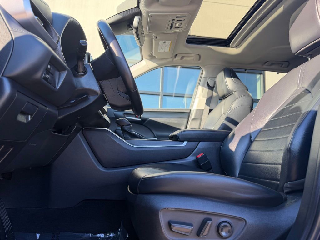Used 2022 Toyota Highlander XLE image 11