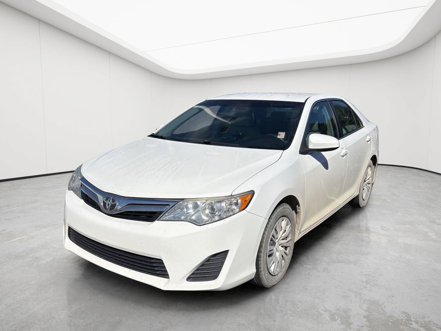 Used 2012 Toyota Camry LE FWD image 3