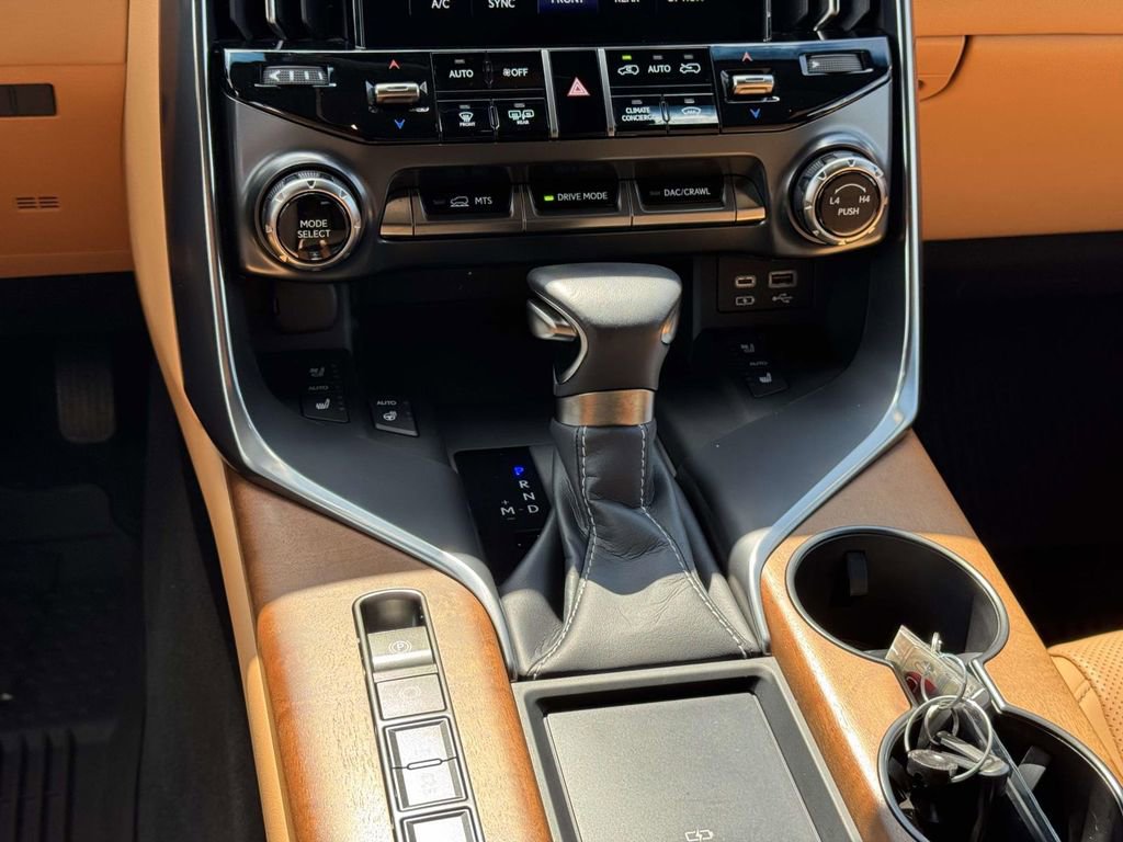 Used 2024 Lexus LX 600 4WD w/ Luxury Package image 22