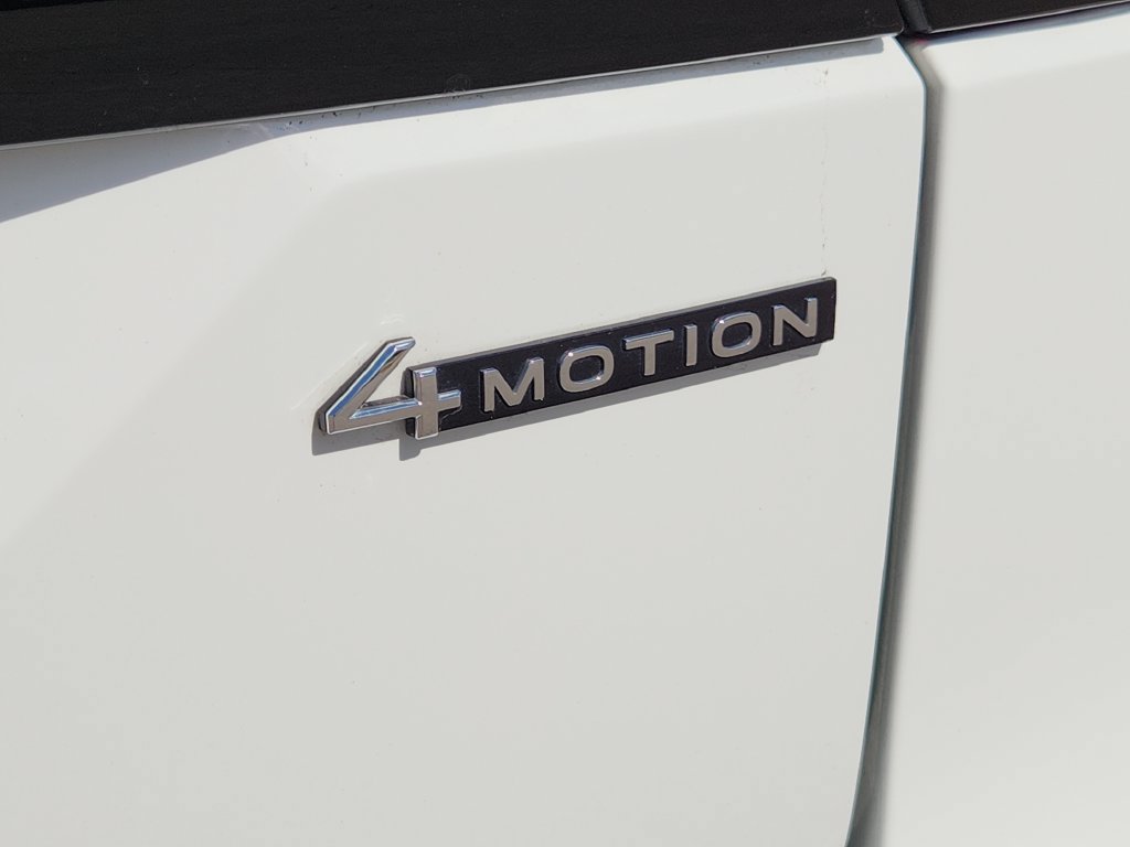 Used 2025 Volkswagen Atlas Peak Edition SE AWD/4WD image 9