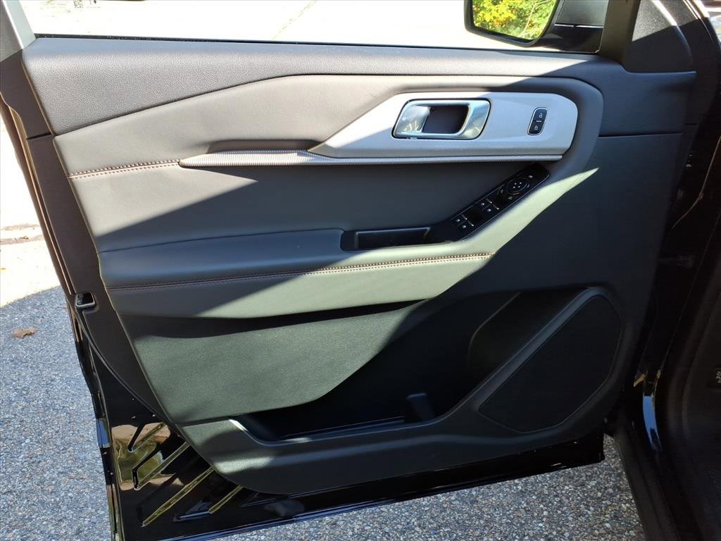 New 2025 Ford Explorer Active w/ Active Comfort Package image 19