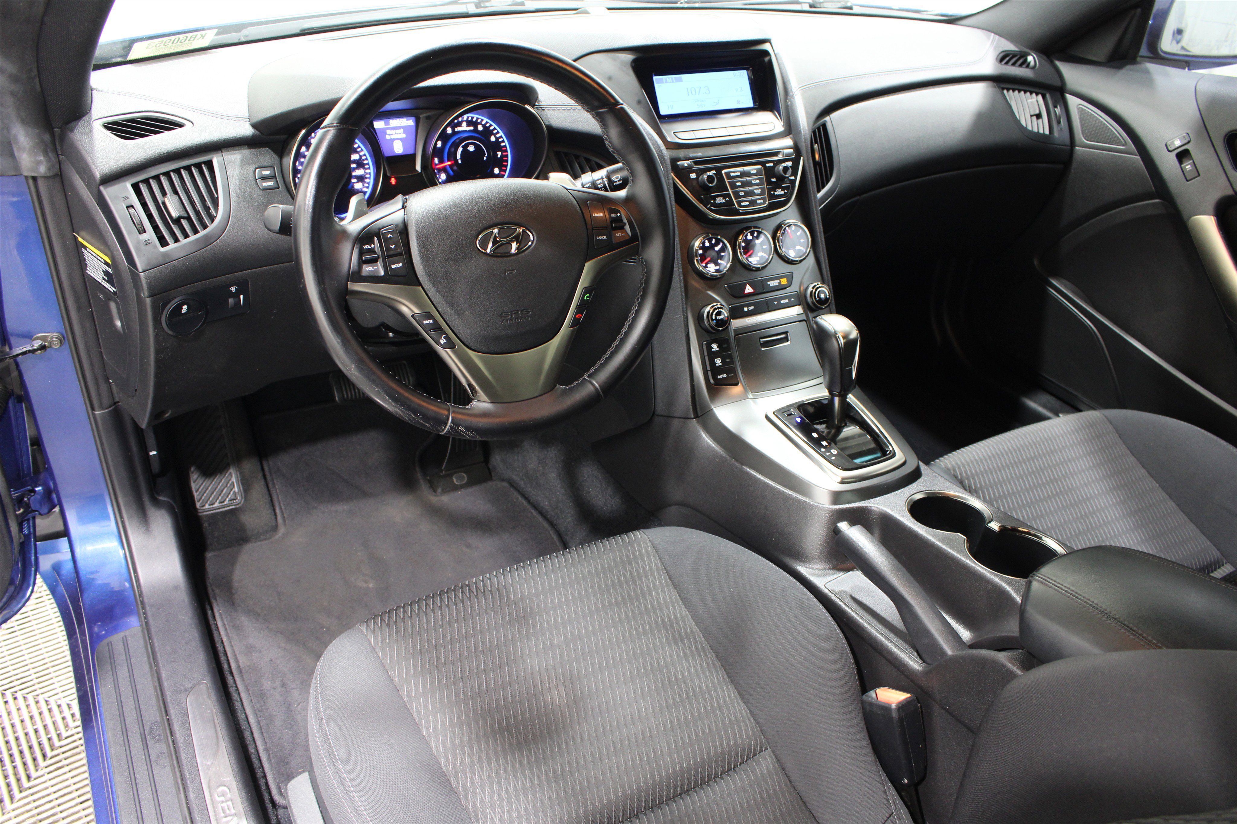 Used 2015 Hyundai Genesis 3.8 RWD image 2