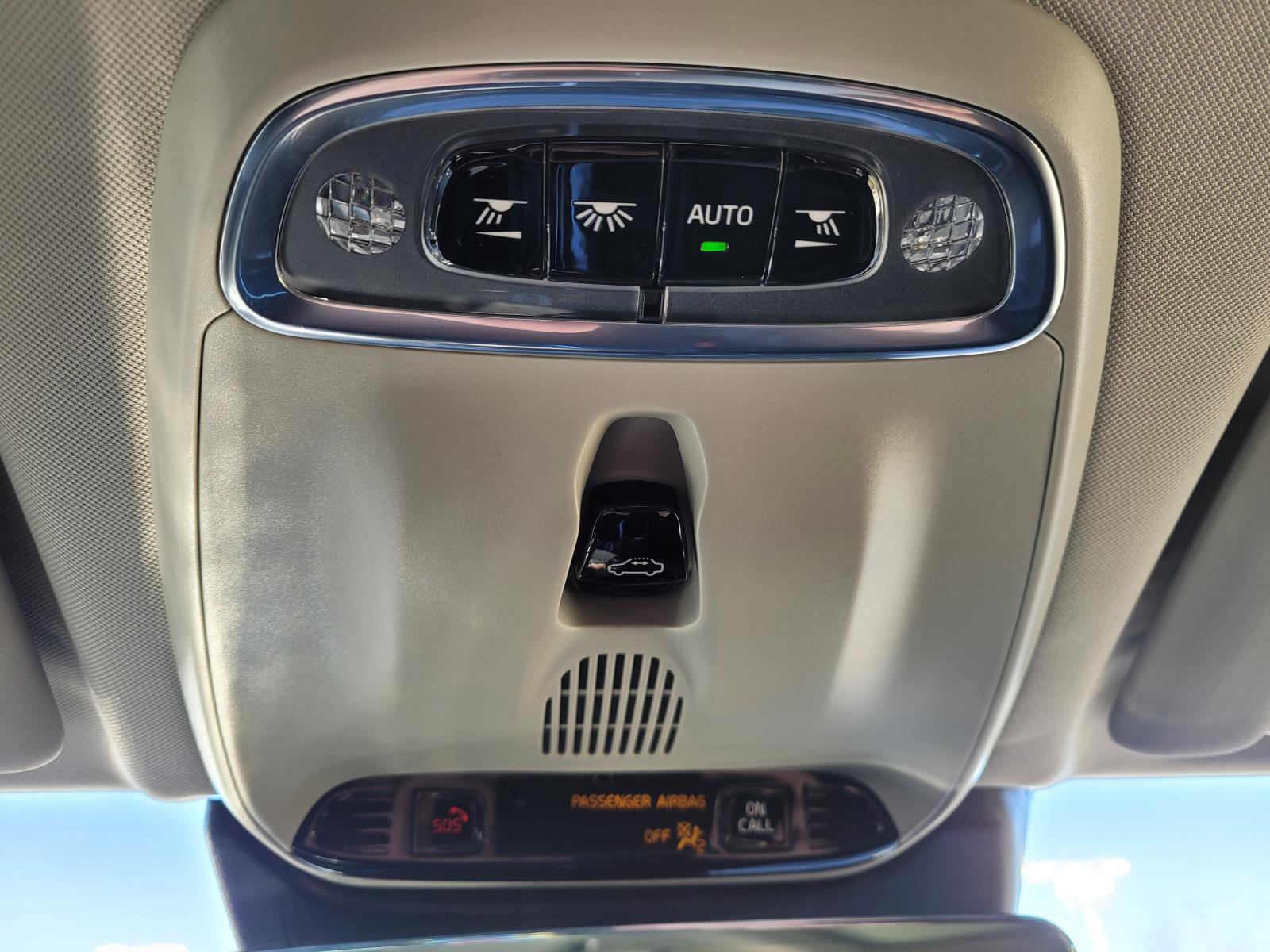 Used 2021 Volvo XC60 T6 Momentum w/ Premium Package image 30