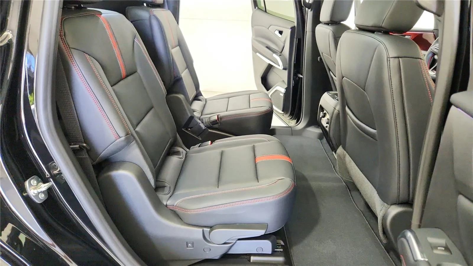 New 2026 Chevrolet Traverse RS AWD/4WD image 39