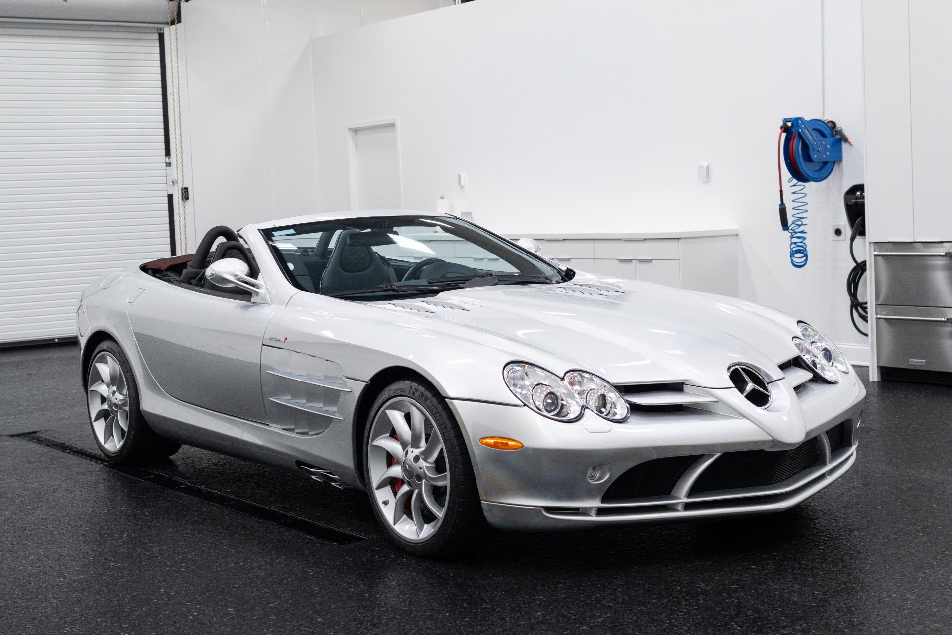 Used 2009 Mercedes-Benz SLR image 4