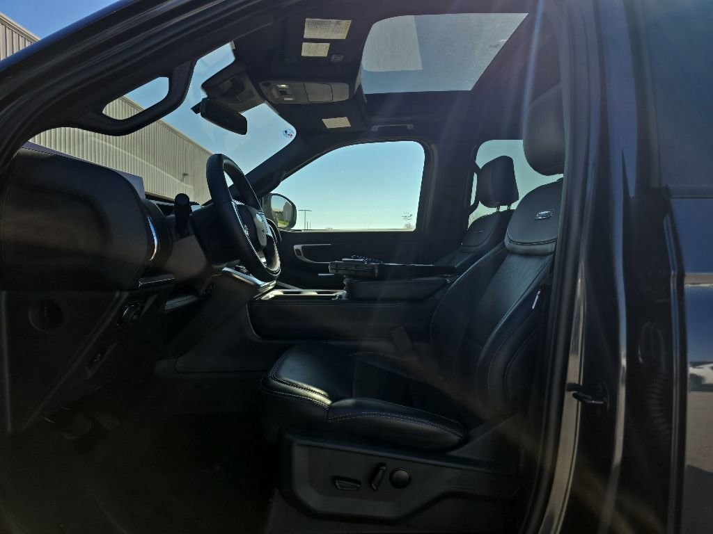 Used 2025 Ford Expedition Platinum w/ Stealth Performance Package AWD/4WD image 13