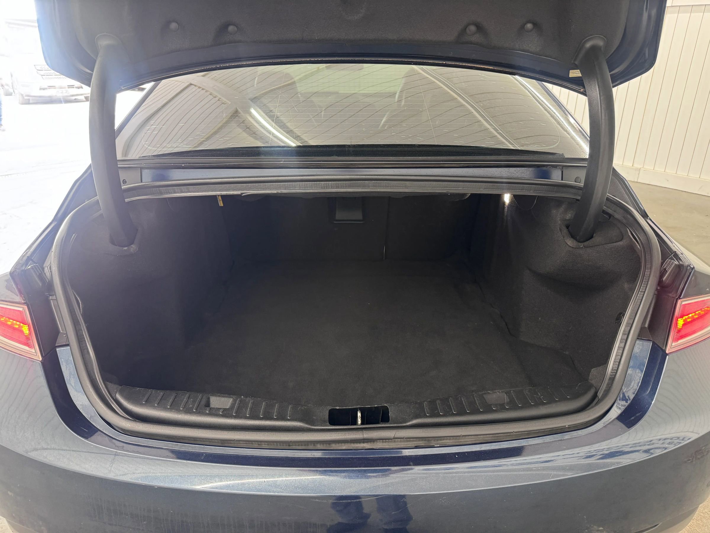 Used 2017 Lincoln MKZ Premiere FWD image 13