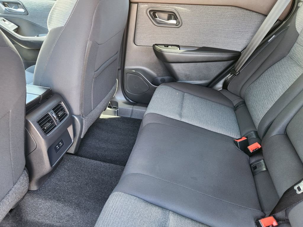 Used 2023 Nissan Rogue SV image 23