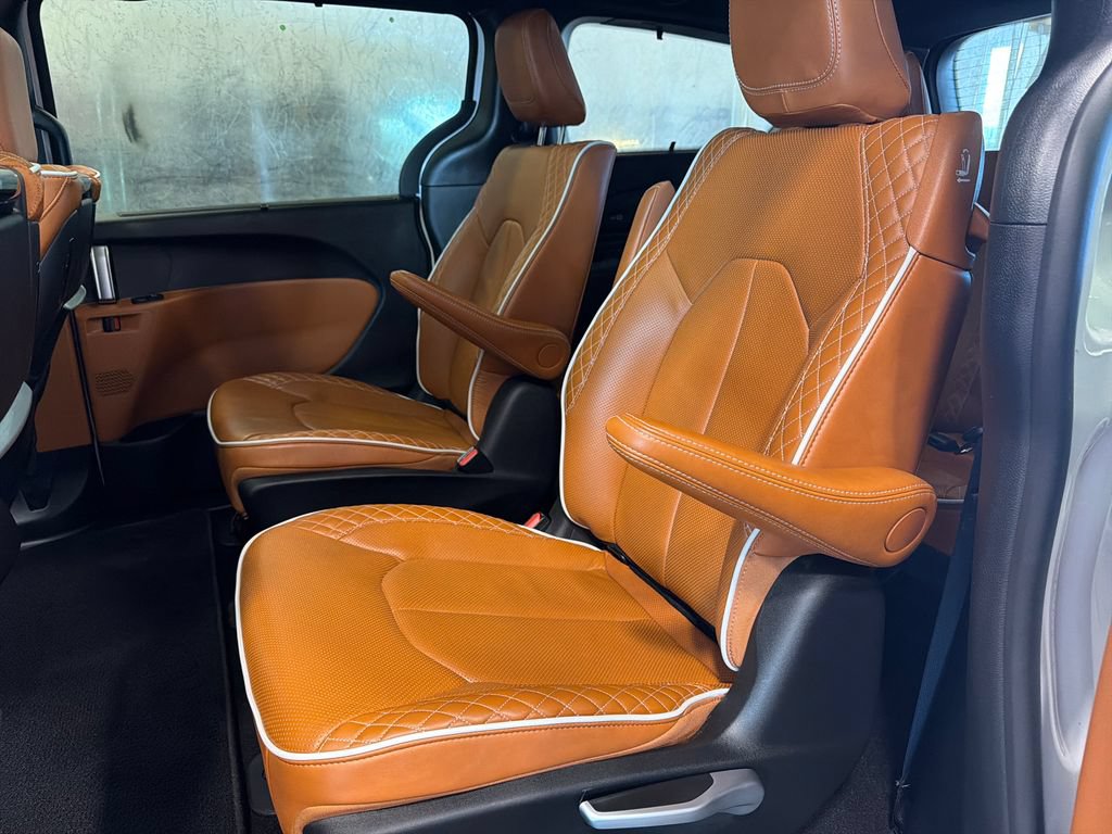 Used 2024 Chrysler Pacifica Pinnacle FWD image 17