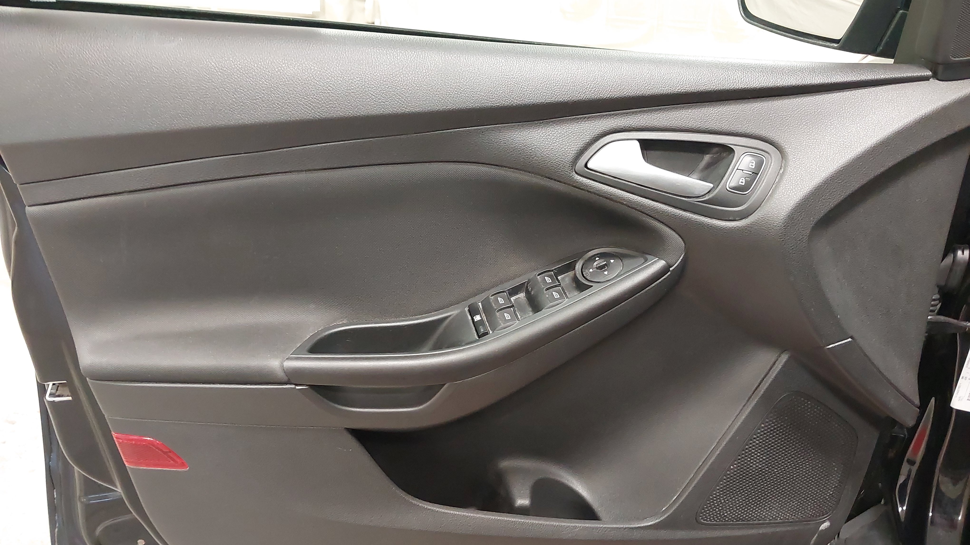 Used 2018 Ford Focus SE FWD image 24