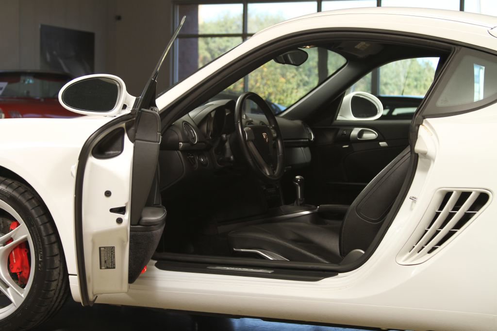 Used 2009 Porsche Cayman S image 2