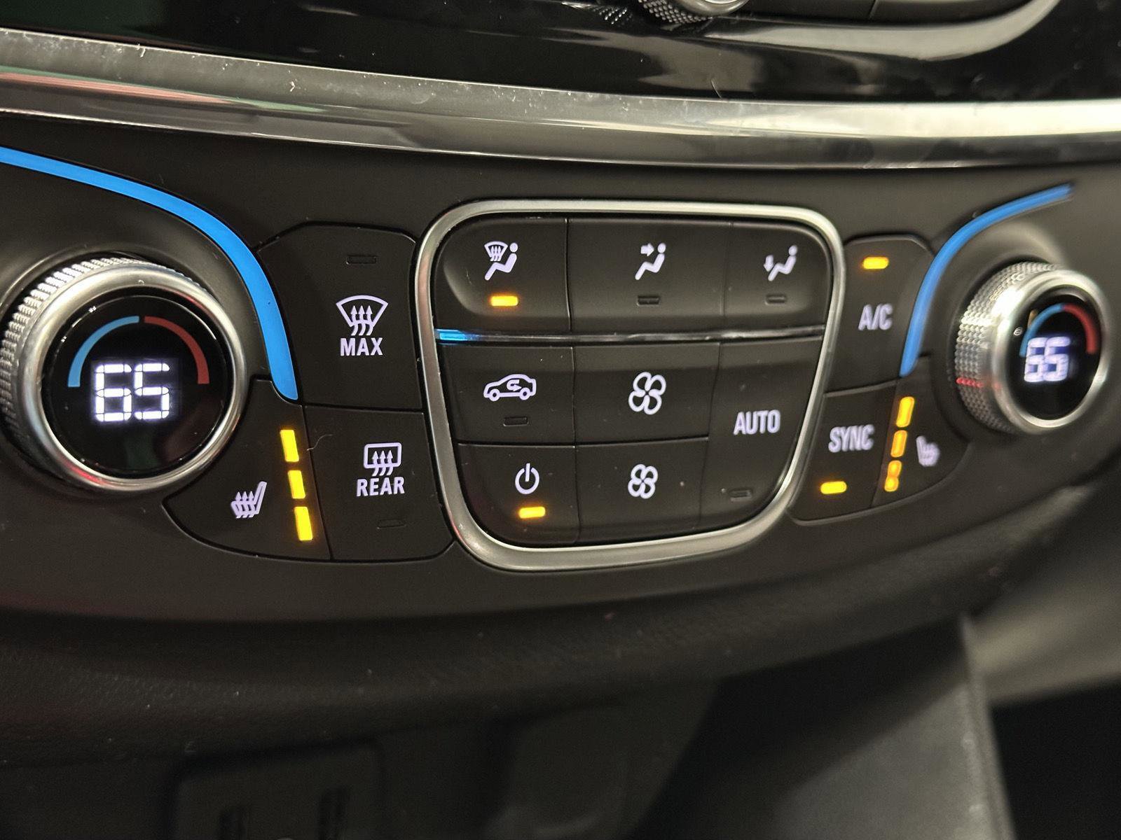 Used 2018 Chevrolet Traverse LT image 24