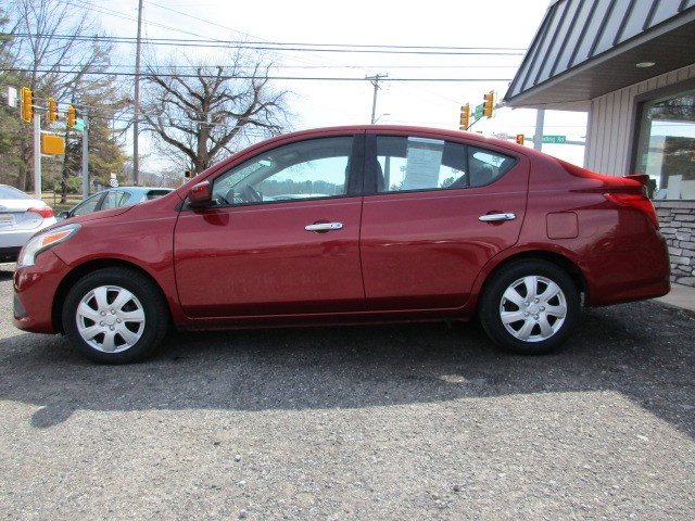Used 2019 Nissan Versa SV image 5