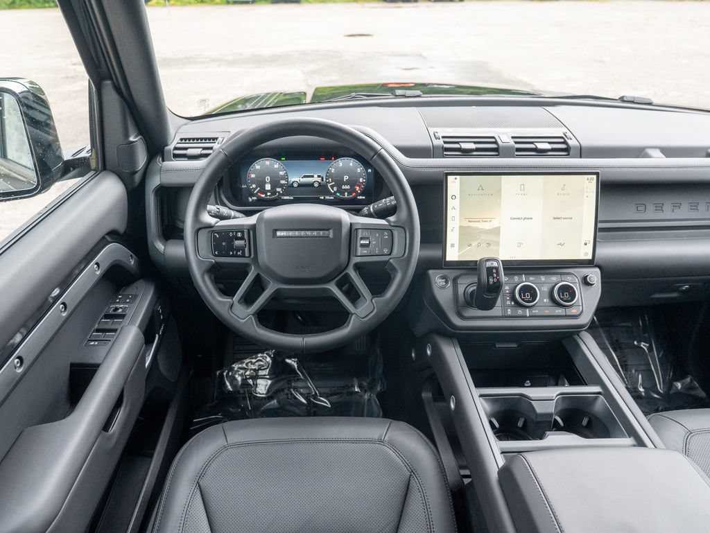 Used 2026 Land Rover Defender 110 X-Dynamic SE AWD/4WD image 13