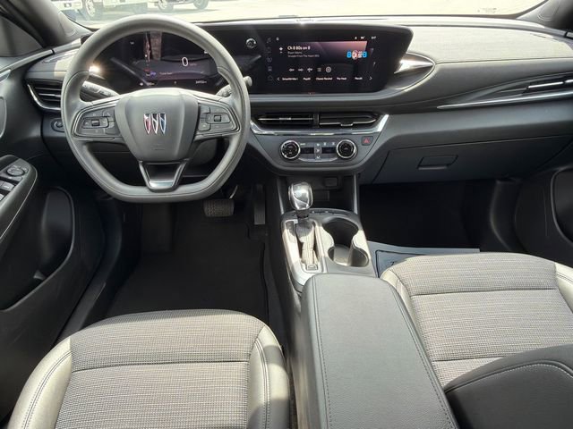 Used 2025 Buick Envista Preferred FWD image 22