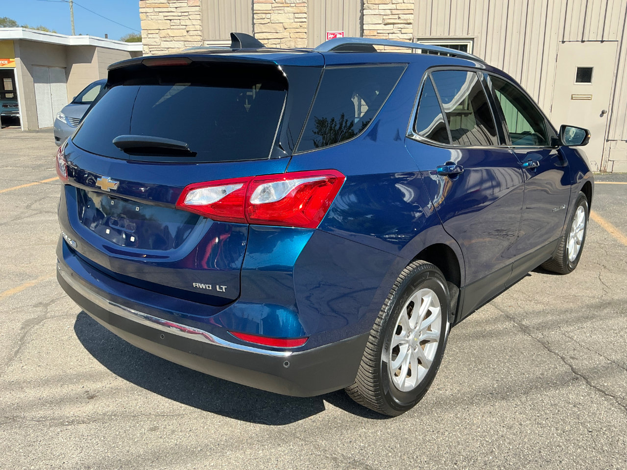 Used 2019 Chevrolet Equinox LT w/ Sun & Navigation Package image 3