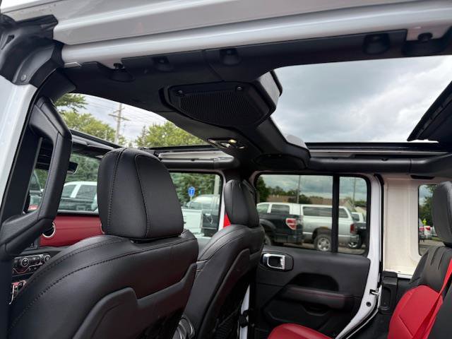 Used 2023 Jeep Wrangler Unlimited Rubicon 4xe image 29
