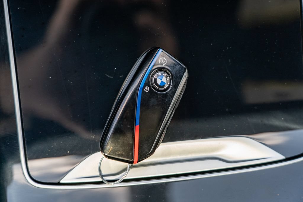 Used 2025 BMW X7 M60i AWD/4WD image 32