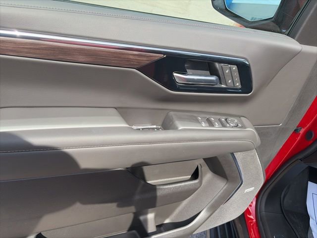 New 2026 Chevrolet Suburban LT image 17