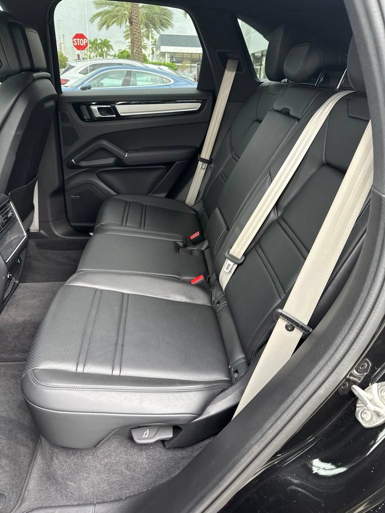Certified 2023 Porsche Cayenne Platinum Edition AWD/4WD image 11
