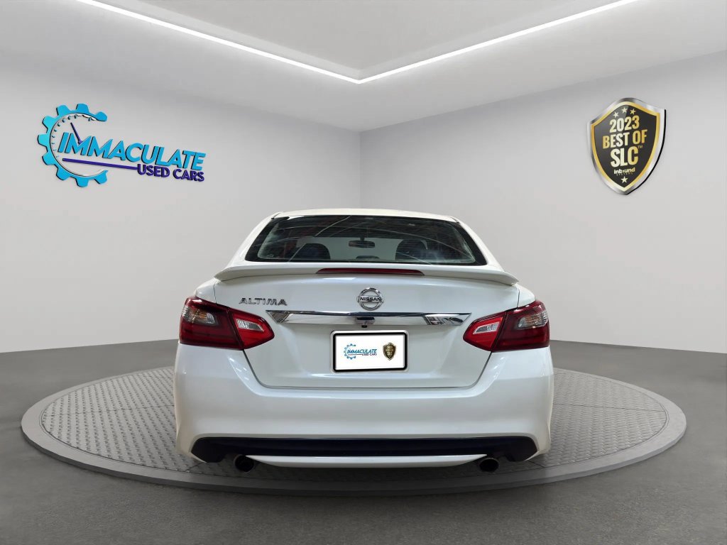 Used 2017 Nissan Altima 2.5 SR w/ Midnight Edition Package FWD image 4