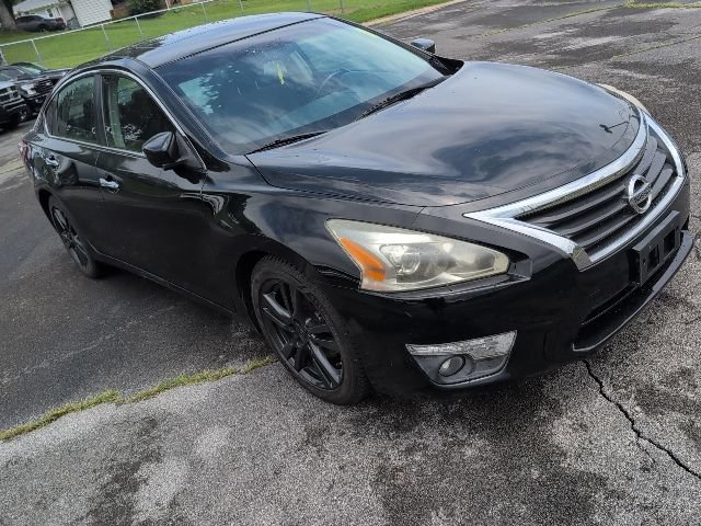 Used 2013 Nissan Altima 3.5 SV FWD image 2