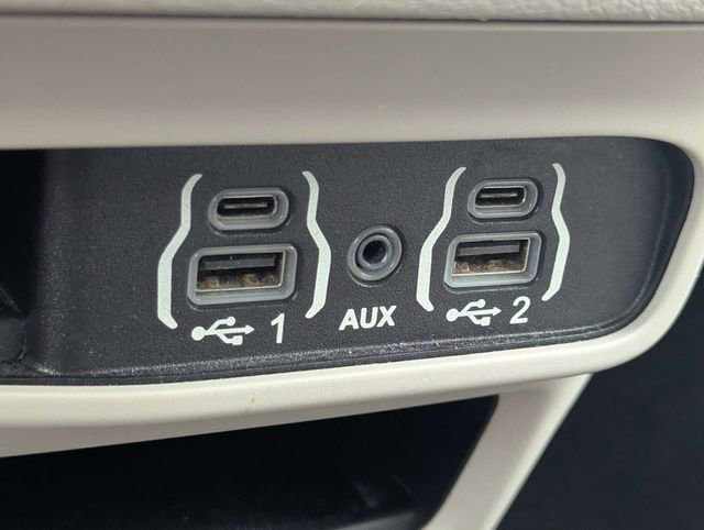 Used 2021 Chrysler Voyager Lxi image 22