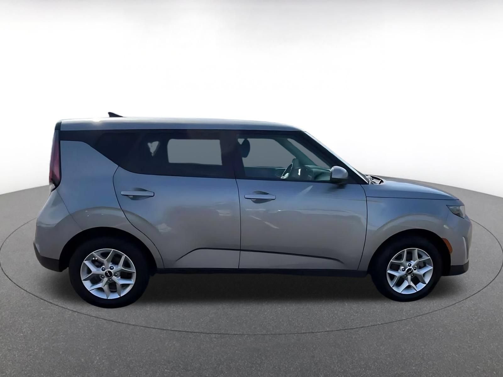 Used 2025 Kia Soul LX w/ LX Technology Package FWD image 15