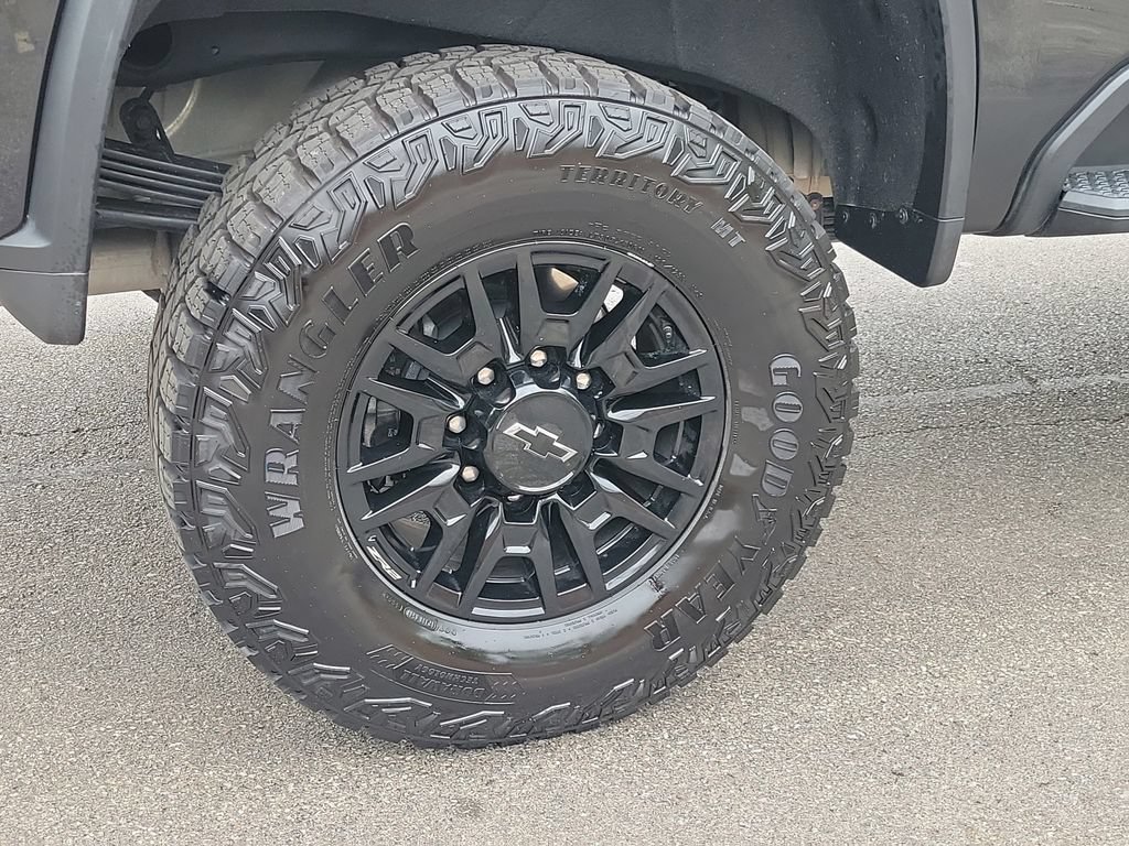 Used 2026 Chevrolet Silverado 2500 ZR2 w/ LPO, Dark Essentials Package AWD/4WD image 8