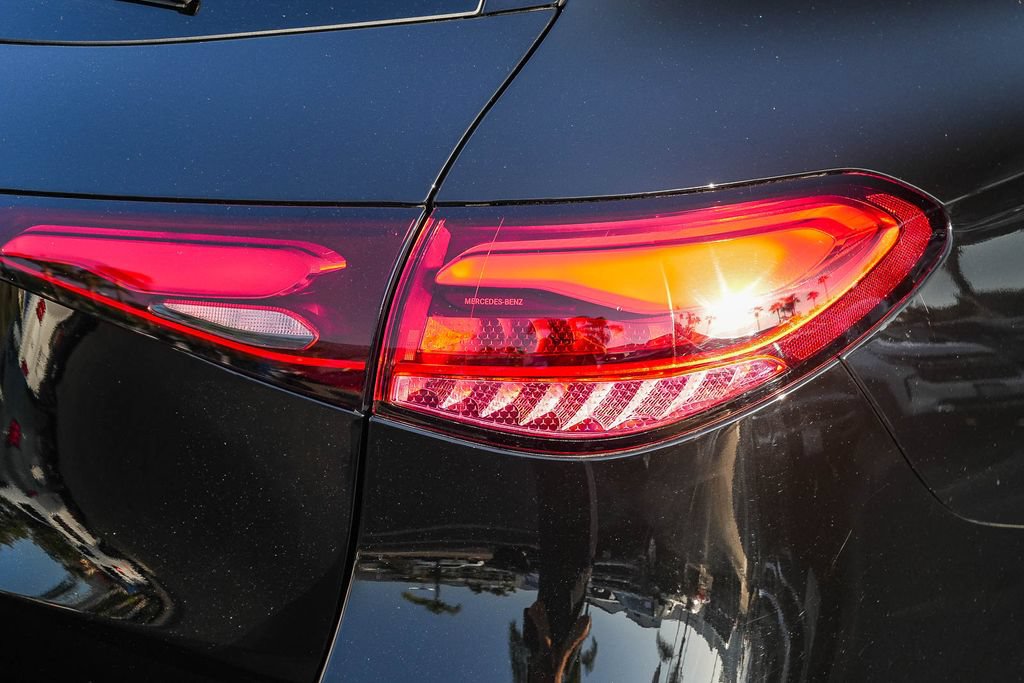 Used 2025 Mercedes-Benz GLC 300 image 7