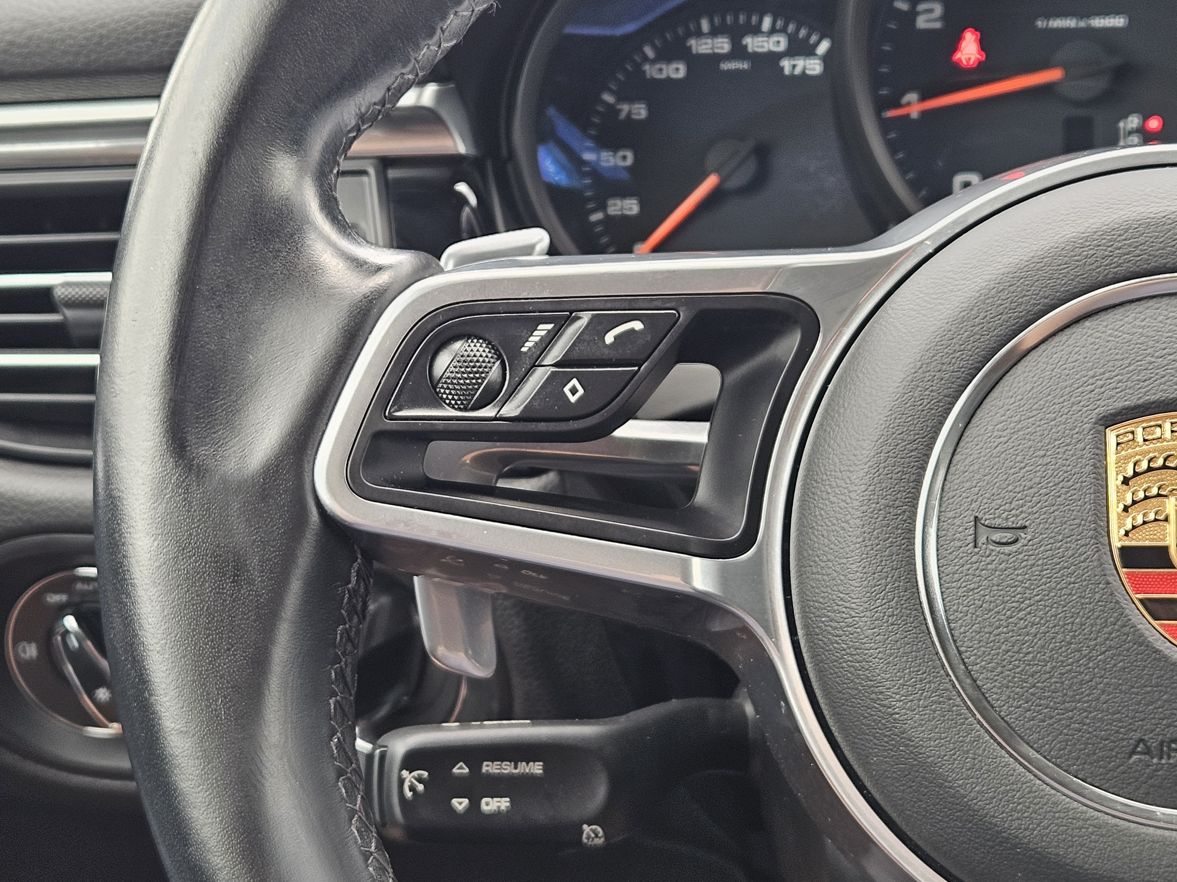 Certified 2021 Porsche Macan AWD/4WD image 26