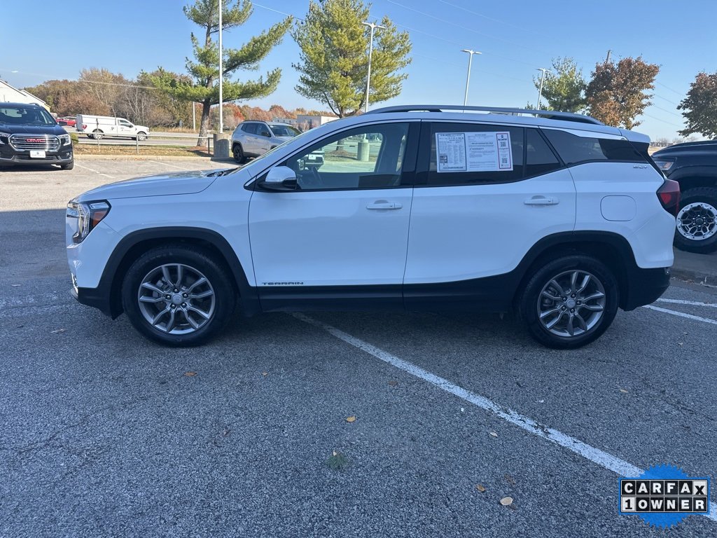 Used 2024 GMC Terrain SLT image 17