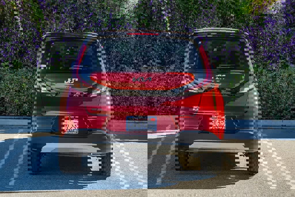 Used 2023 Kia Soul LX w/ LX Technology Package image 5