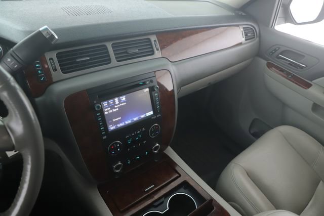 Used 2012 Chevrolet Avalanche LTZ AWD/4WD image 24