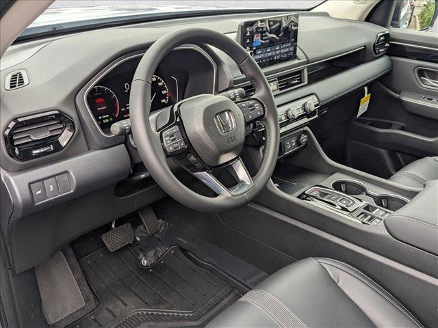 New 2025 Honda Pilot Touring image 3