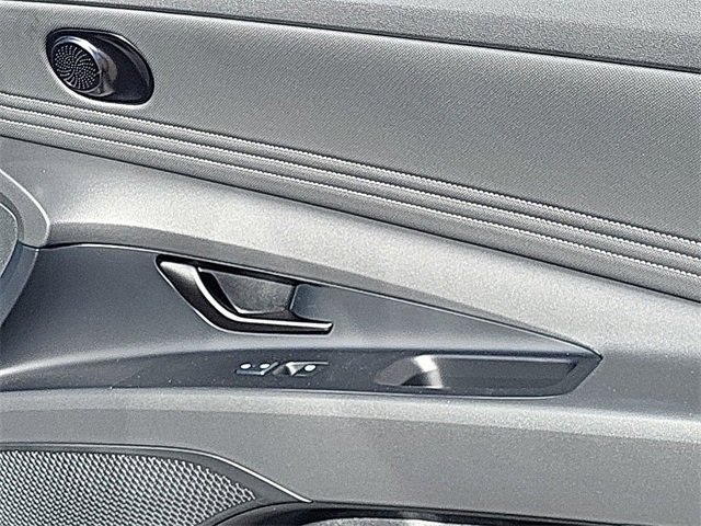 Certified 2025 Hyundai Elantra Sport image 24