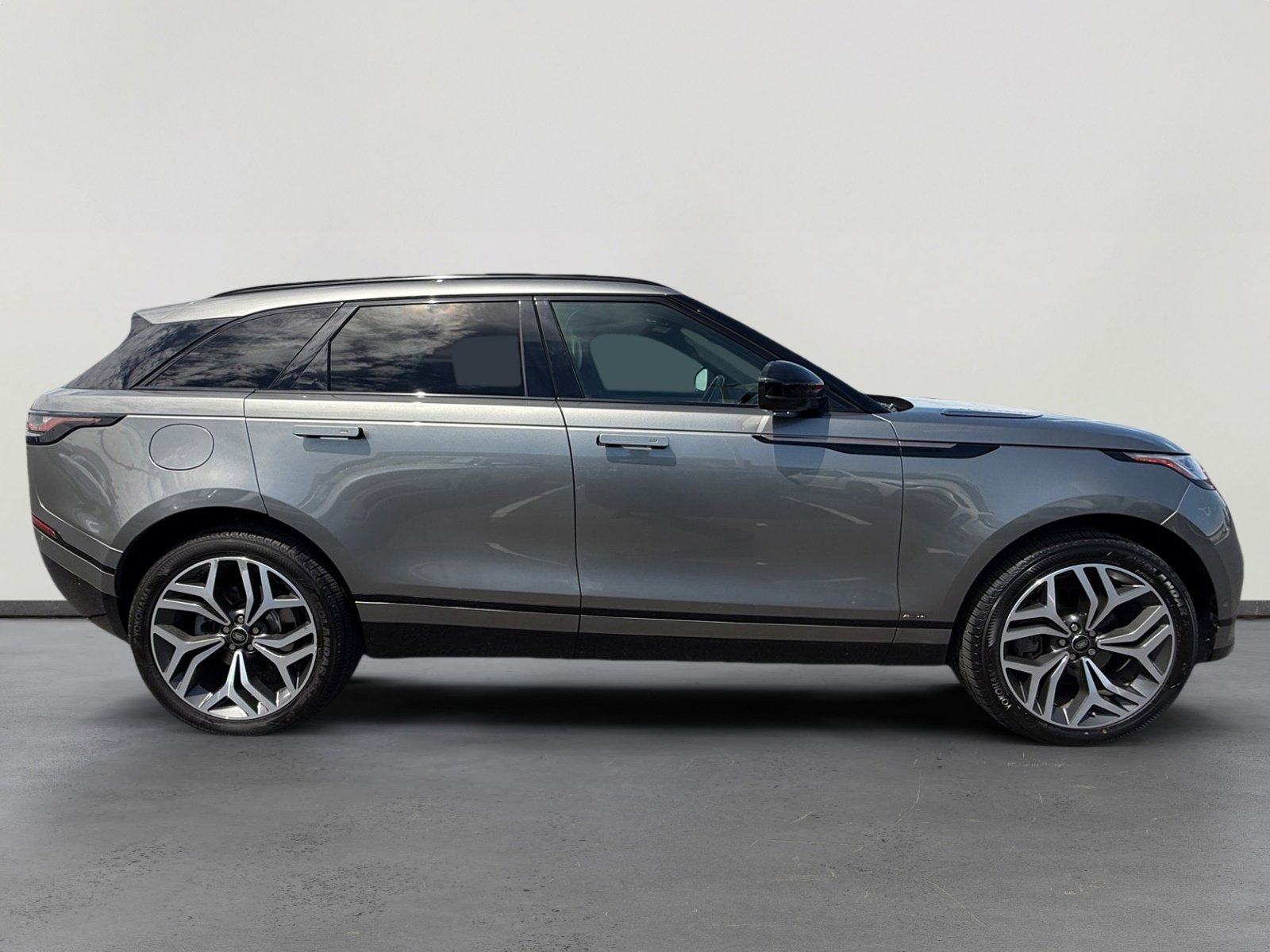 Used 2019 Land Rover Range Rover Velar R-Dynamic SE image 6