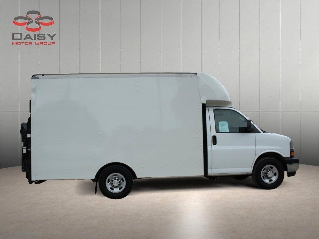 Used 2019 Chevrolet Express 3500 w/ Power Convenience Package RWD image 4
