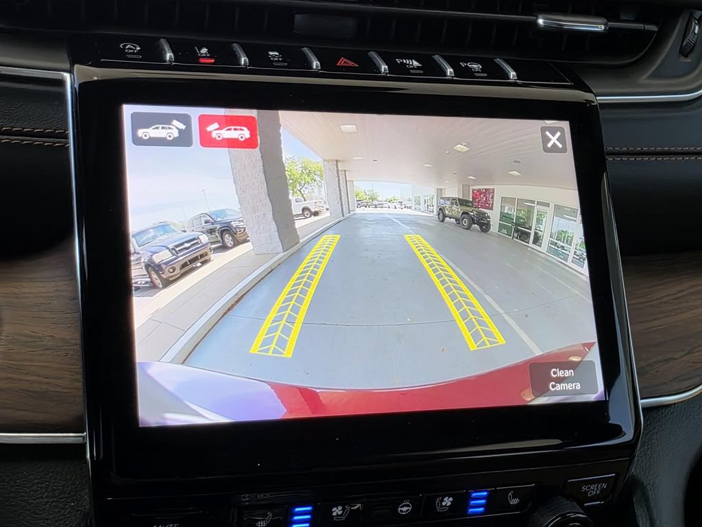 Used 2025 Jeep Grand Cherokee Summit AWD/4WD image 22
