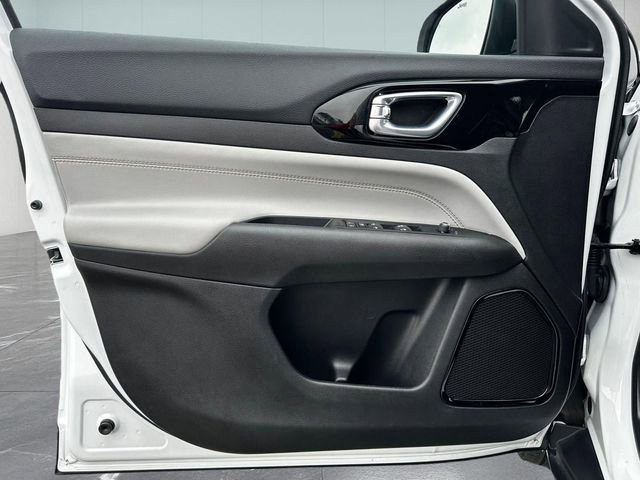 Used 2024 Jeep Compass Limited image 12