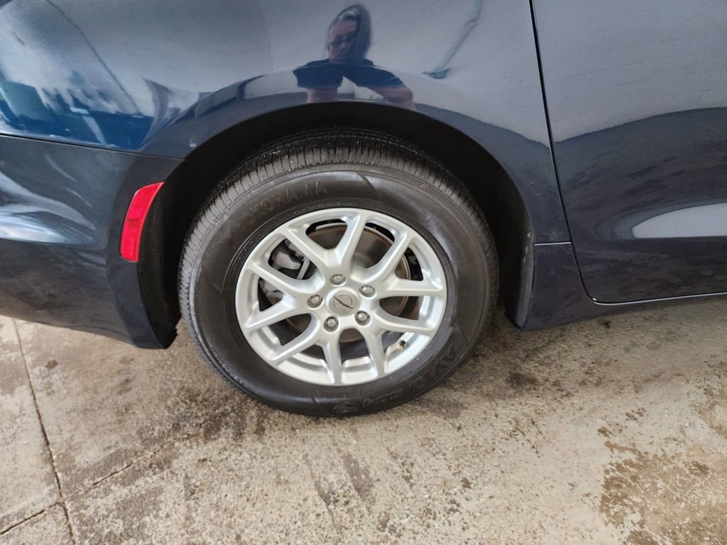 Used 2025 Chrysler Pacifica Select FWD image 35