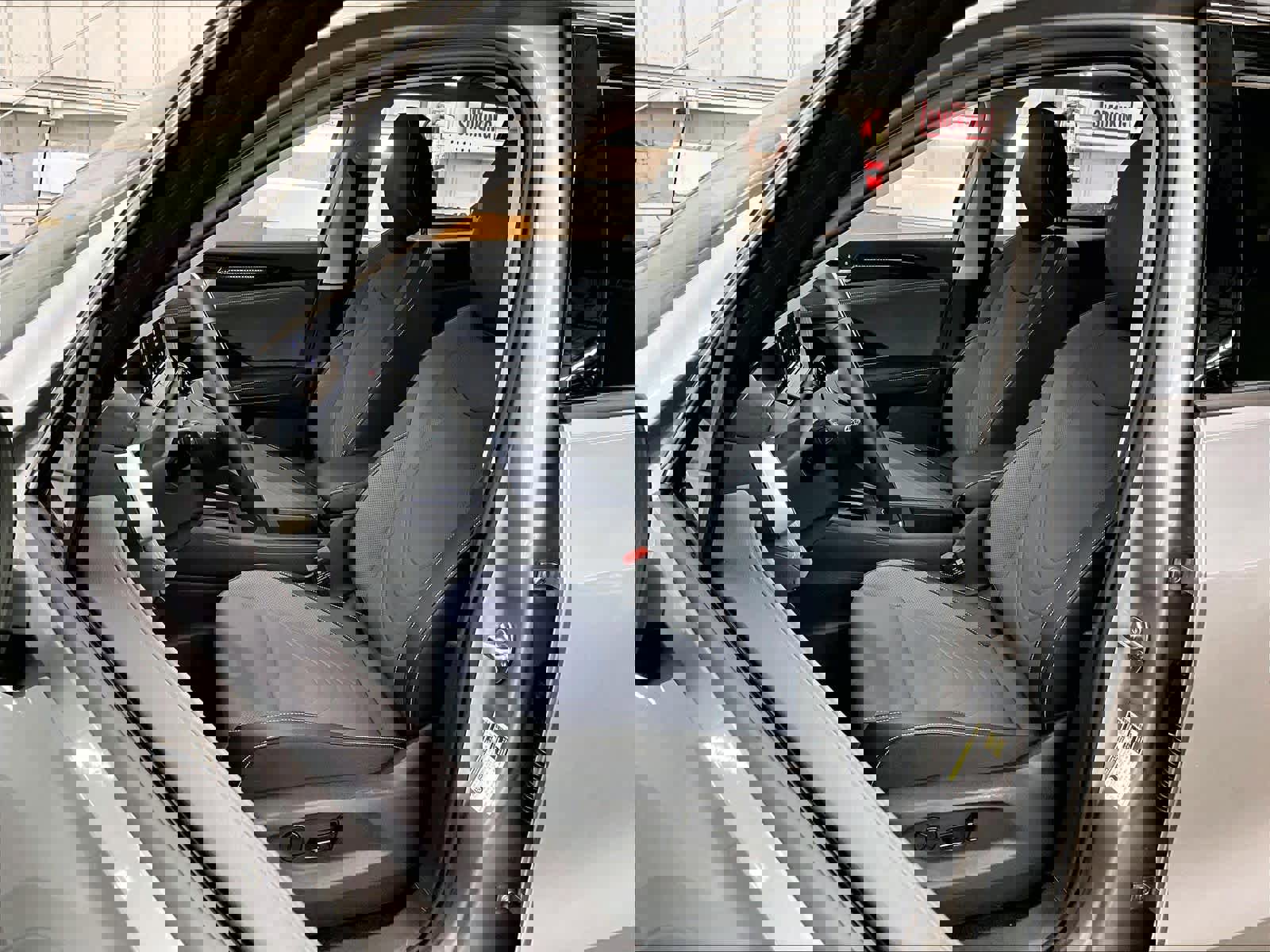 Used 2025 Volkswagen Tiguan SE w/ Panoramic Sunroof Package image 28