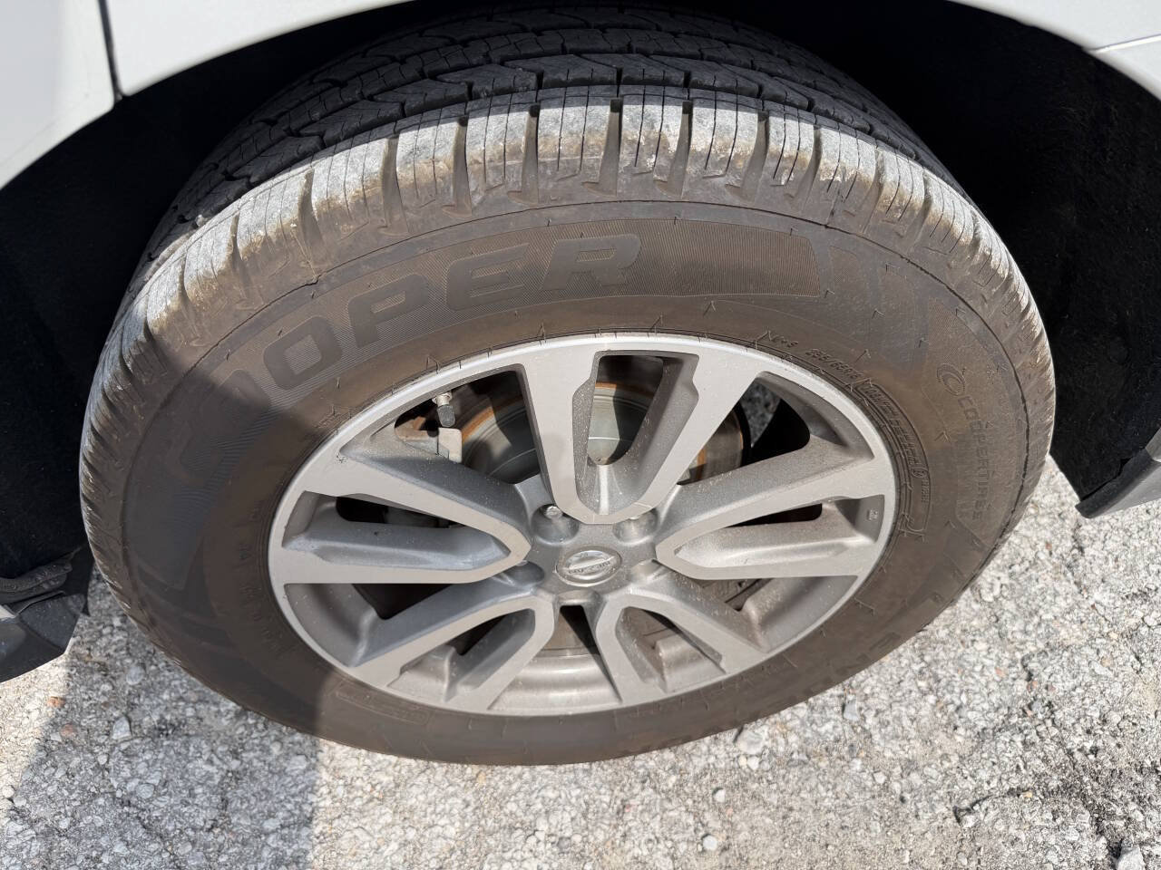 Used 2016 Nissan Pathfinder SV AWD/4WD image 10