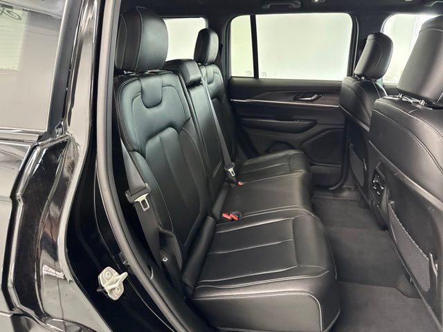 Used 2024 Jeep Grand Cherokee Limited w/ Black Appearance Package AWD/4WD image 32