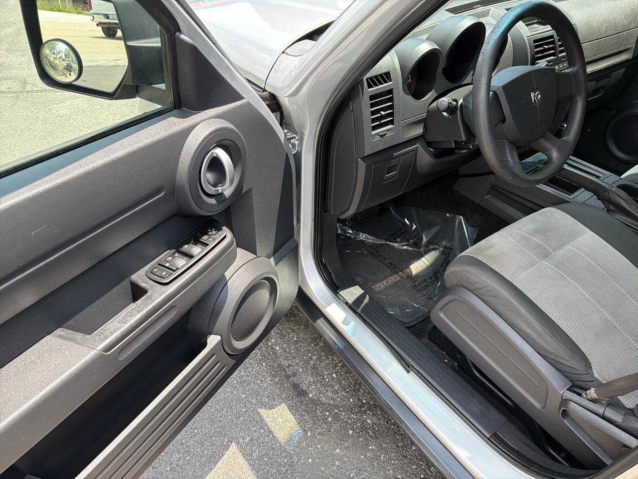 Used 2008 Dodge Nitro SXT RWD image 10