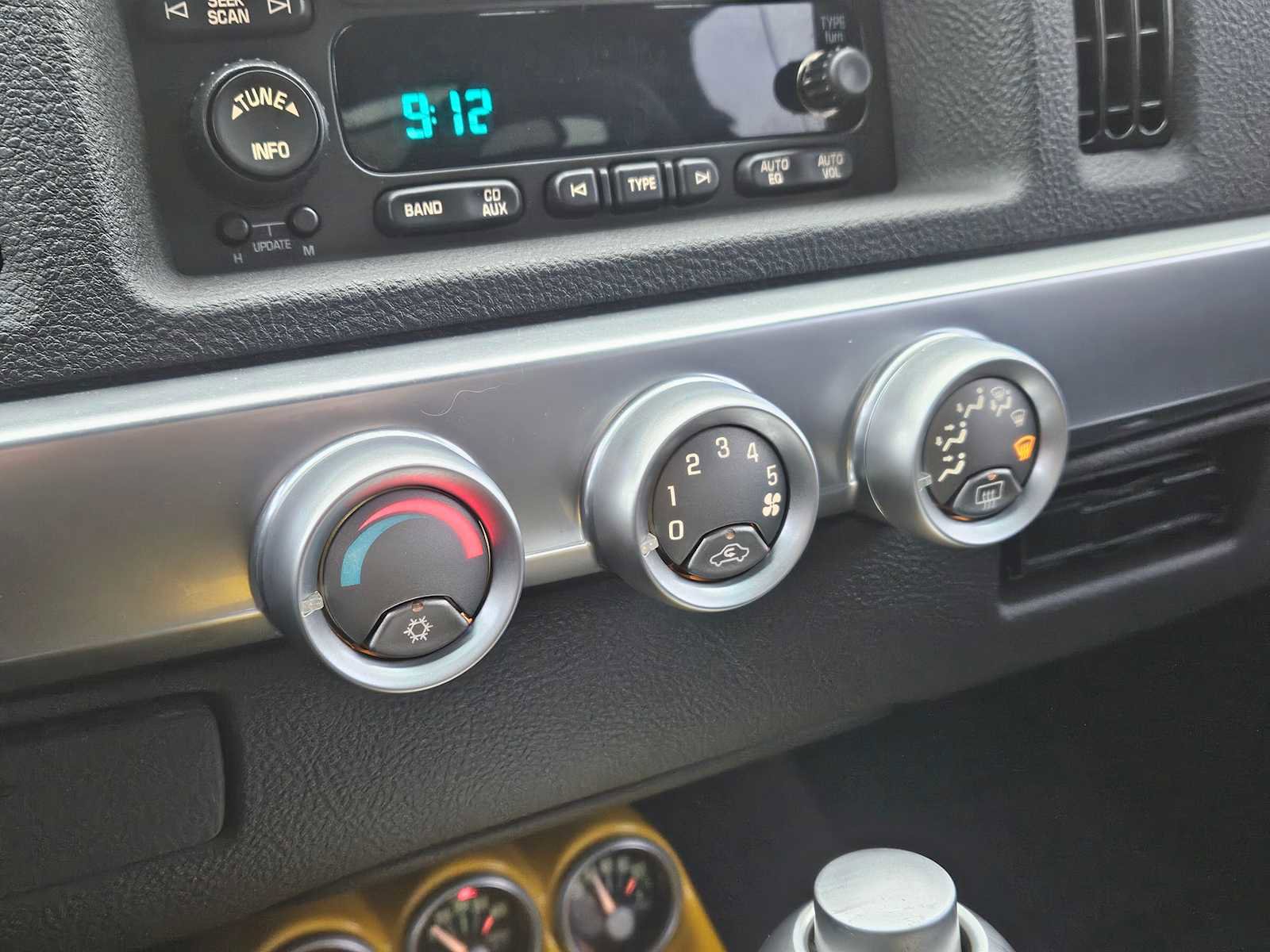 Used 2006 Chevrolet SSR w/ Preferred Equipment Group image 27