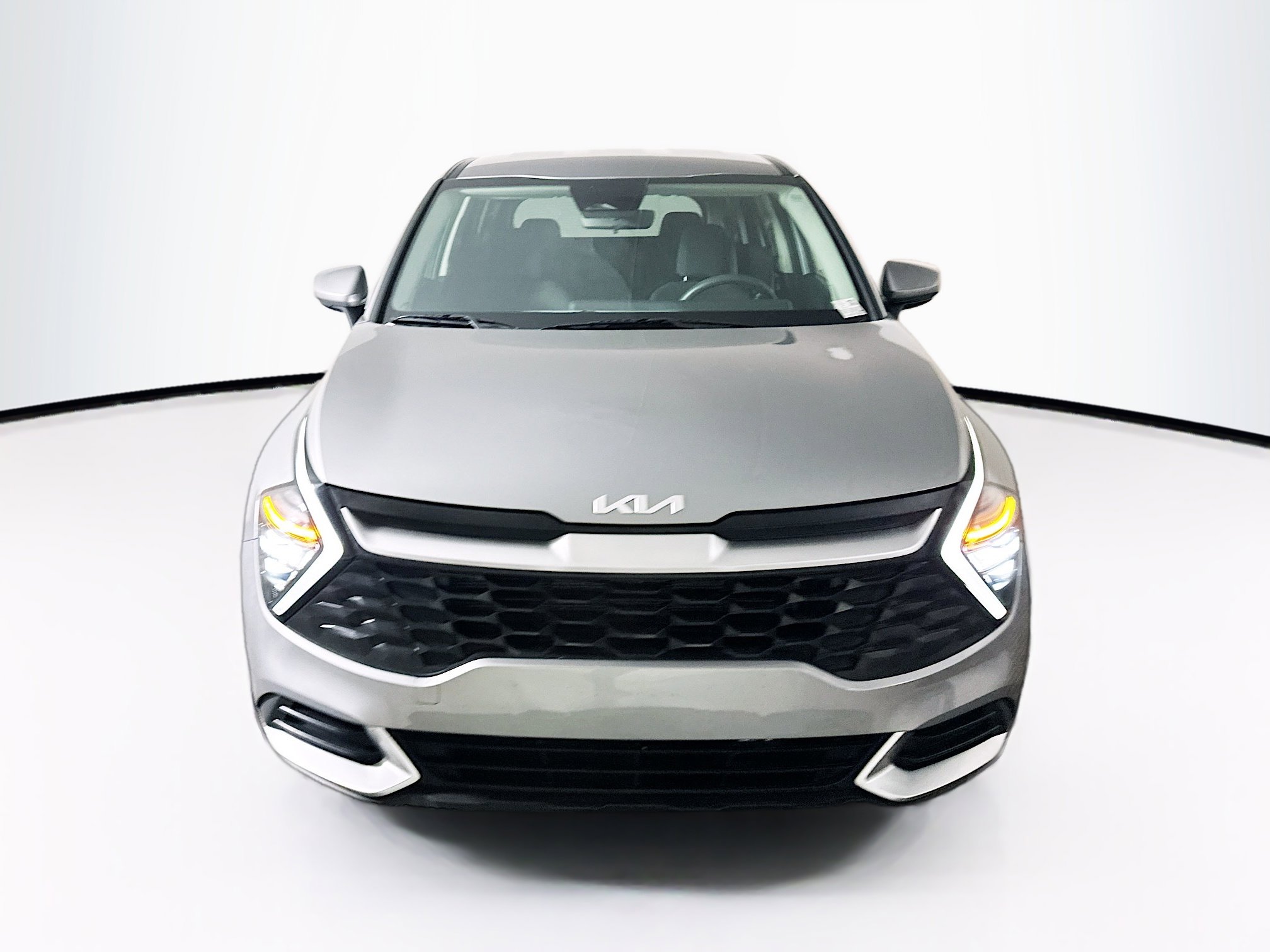 Used 2025 Kia Sportage LX image 2